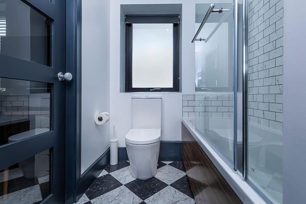 Bootique House - Luxury Group Accommodation In 韦克菲尔德 外观 照片