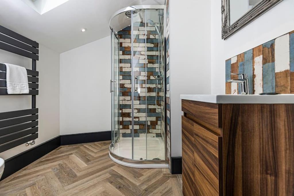 Bootique House - Luxury Group Accommodation In 韦克菲尔德 外观 照片