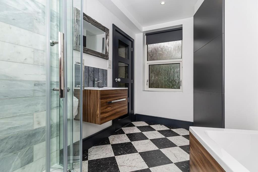 Bootique House - Luxury Group Accommodation In 韦克菲尔德 外观 照片
