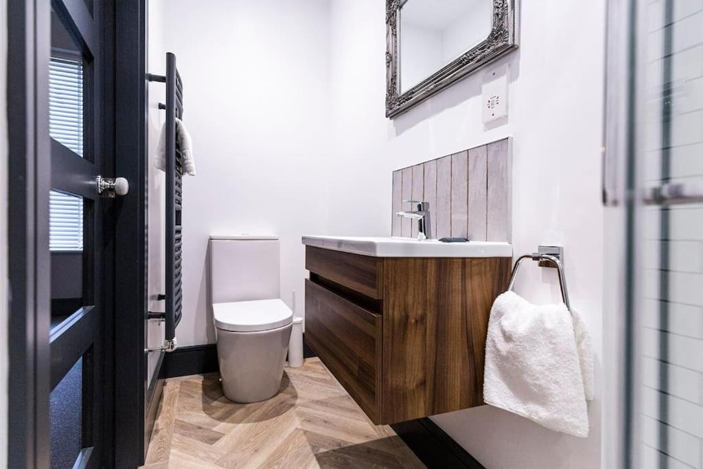 Bootique House - Luxury Group Accommodation In 韦克菲尔德 外观 照片