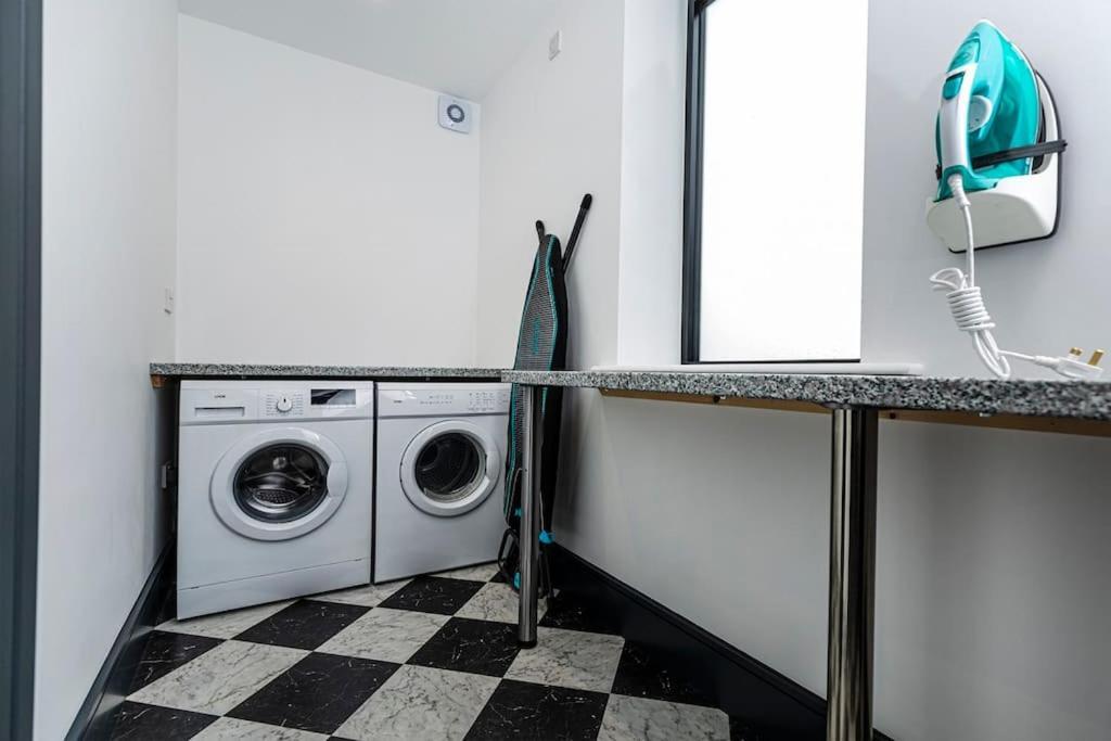 Bootique House - Luxury Group Accommodation In 韦克菲尔德 外观 照片