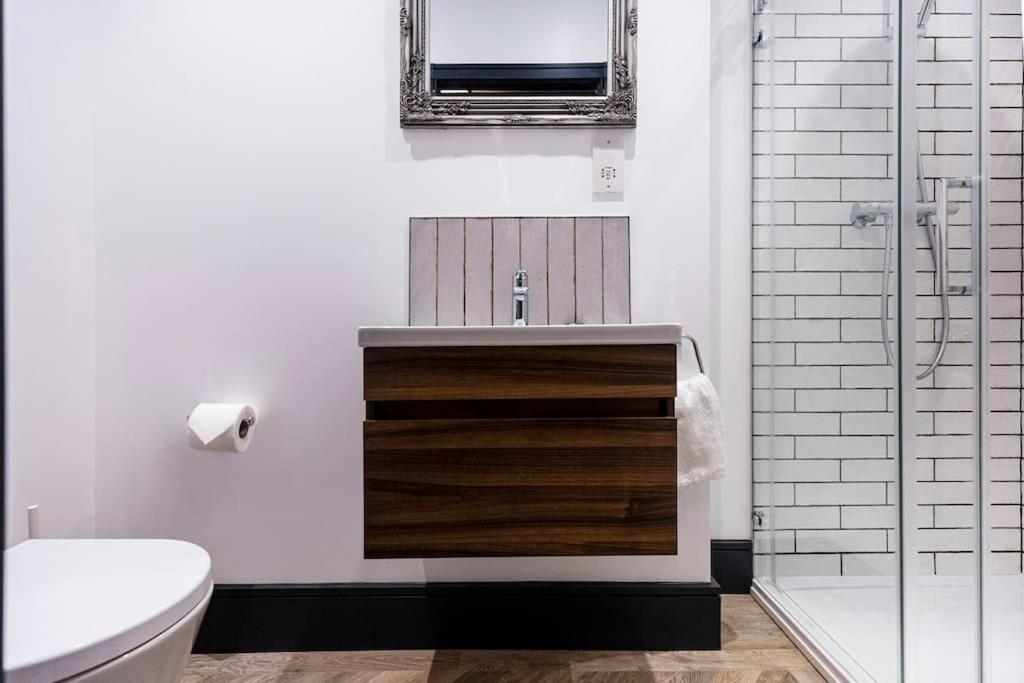 Bootique House - Luxury Group Accommodation In 韦克菲尔德 外观 照片